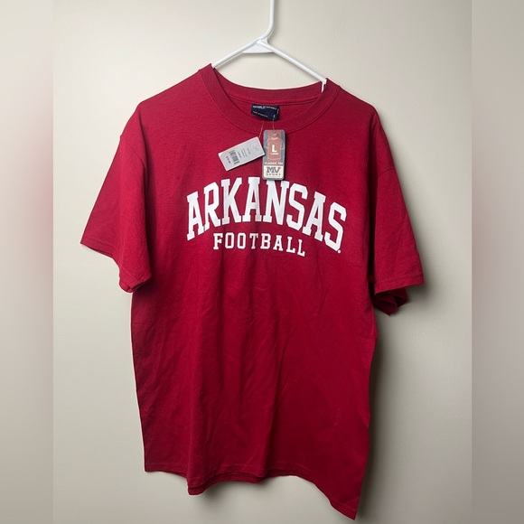 Classic MV Sport Arkansas Razorbacks Football 100% Cotton Red Large T-Shirt NWT - Picture 1 of 4